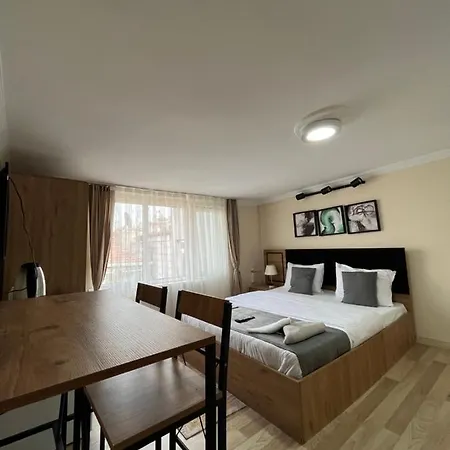 9-) Taksim'de Sik Tasarim Odasi Apart Otel *