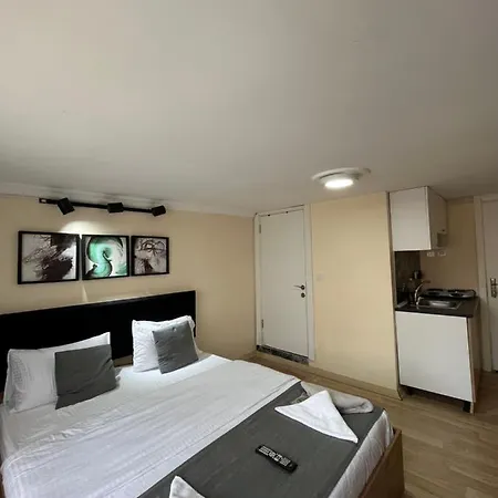 9-) Taksim'de Sik Tasarim Odasi Apart Otel İstanbul